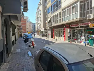 Zübeyde Hanım Caddesi Üzerinde, Boş, 32m2 Kiralık Dükkan. 