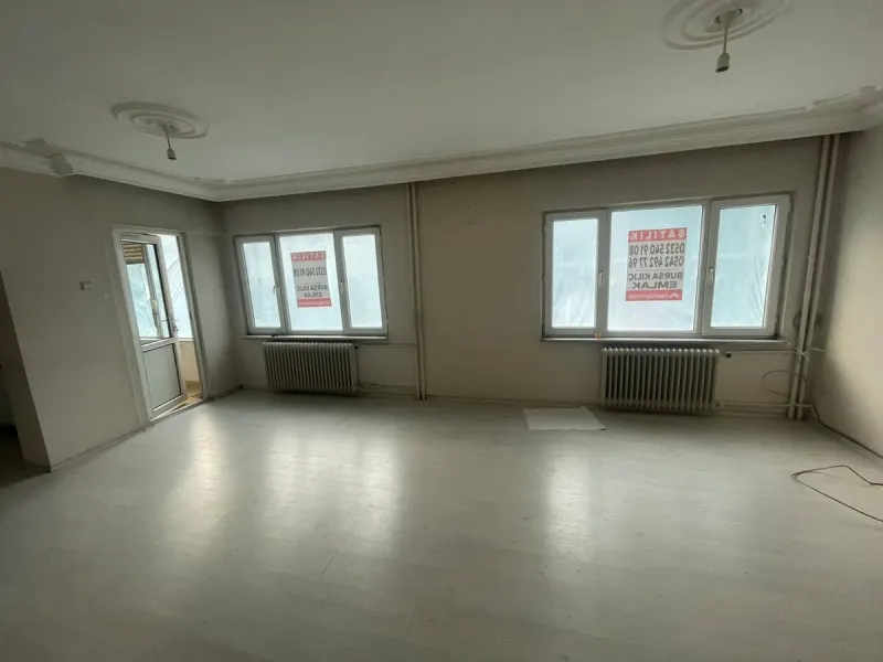 BKE BURSA KILIÇ TAN 152 EVLER SİTEDE 110m2 SATILIK 1.KAT 3+1 DAİRE